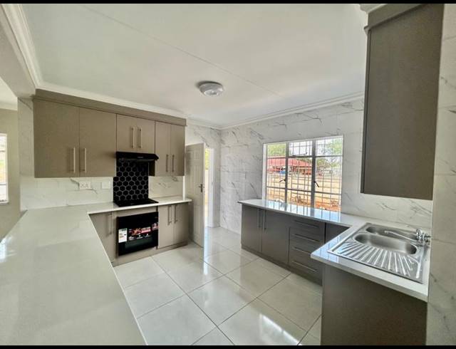 3 BEDROOM HOUSE FOR SALE IN VANDERBIJLPARK CW 6